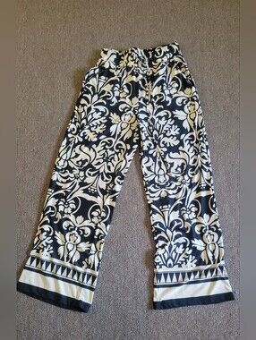 NWOT Women's Size M Park and Main Black & White Floral Wide Leg Casual Pant